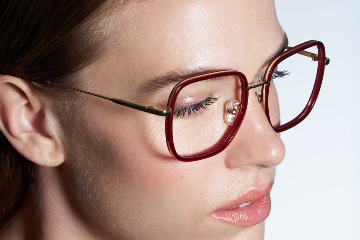 ARETHA – Lunette Carré BORDEAUX MILKY OR BRILLANT pour Femme